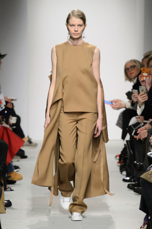 Complete-Monochrome-Outfit-White-Low-Top-Sneakers