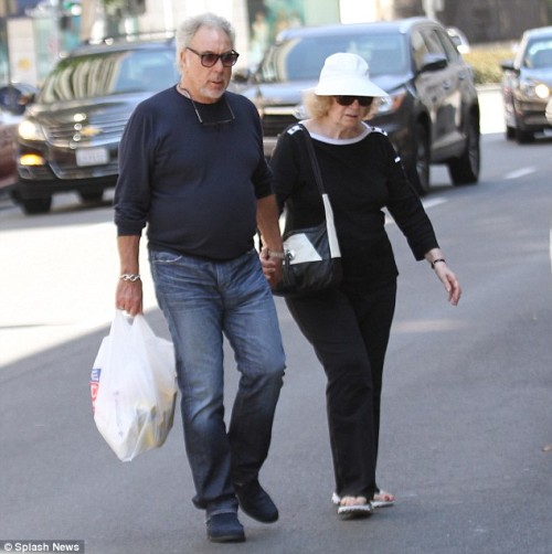 2D22D15F00000578-3533719-Sir_Tom_Jones_s_wife_of_59_years_Lady_Melinda_Rose_Woodward_has_-m-16_1460370361670