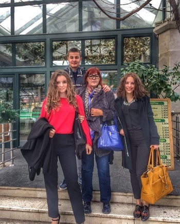 prof olivera sa učenicima