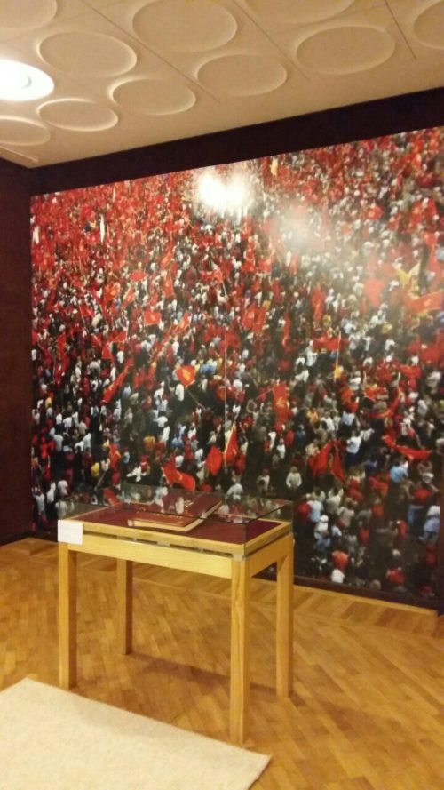 image-6d8545a1ad5bfa4f359fbb1c5bd1ecc987ccae03fe39d2951657d13d2aa0b1e1-V