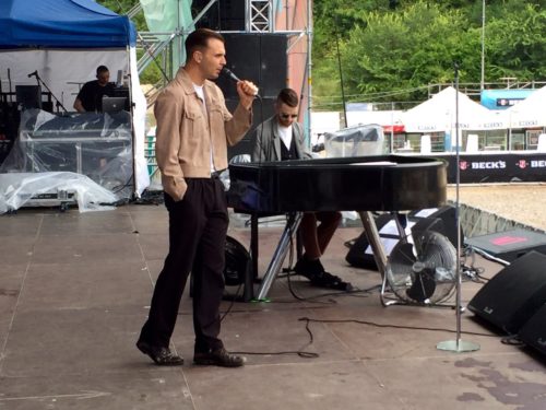 Hurts Foto Proba