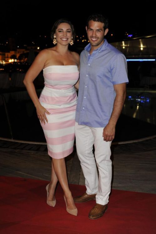 12498639557ac4cdde7fa4065540906_w640