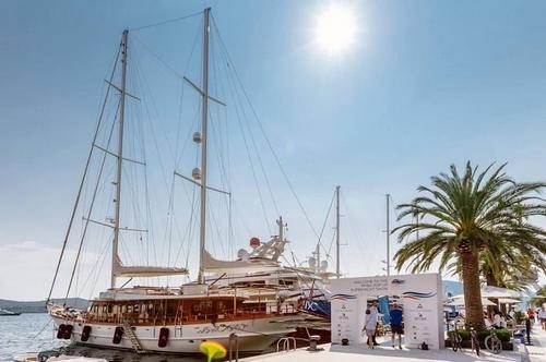 Nova zvijezda među jahtama - Riana