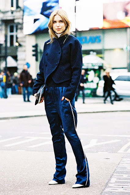 side-stripe-pants-track-pants-street-style-5