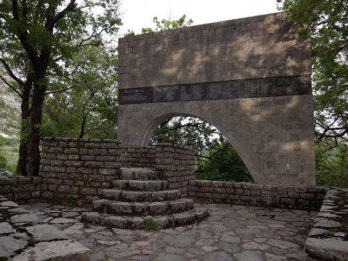 budva_spomenik-na-brajicima-2