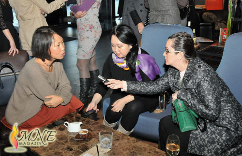 Čuluntsetseg Čoibatar (u crnom) sa prevoditeljkom i novinarkom MNE magazina